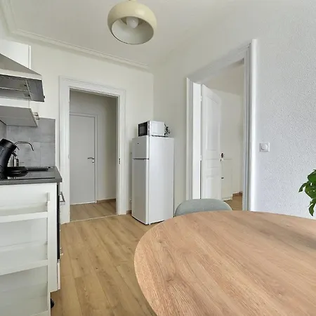 Le Coquelicot: Cozy Terrace Retreat Near Historic Center Apartment